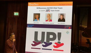 Ligatus Group TeamSing EVENT workshop with 170 international employees at the Komed in Cologne, conducted by Adrienne Morgan Hammond.